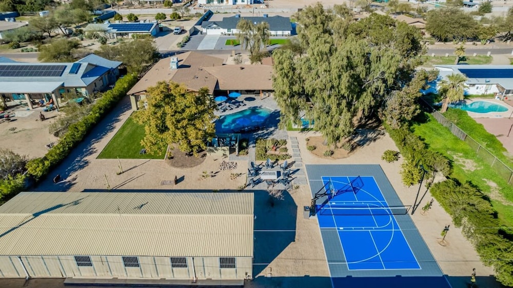 Scottsdale s Largest Hot Tub Davenport Ranch Estate
