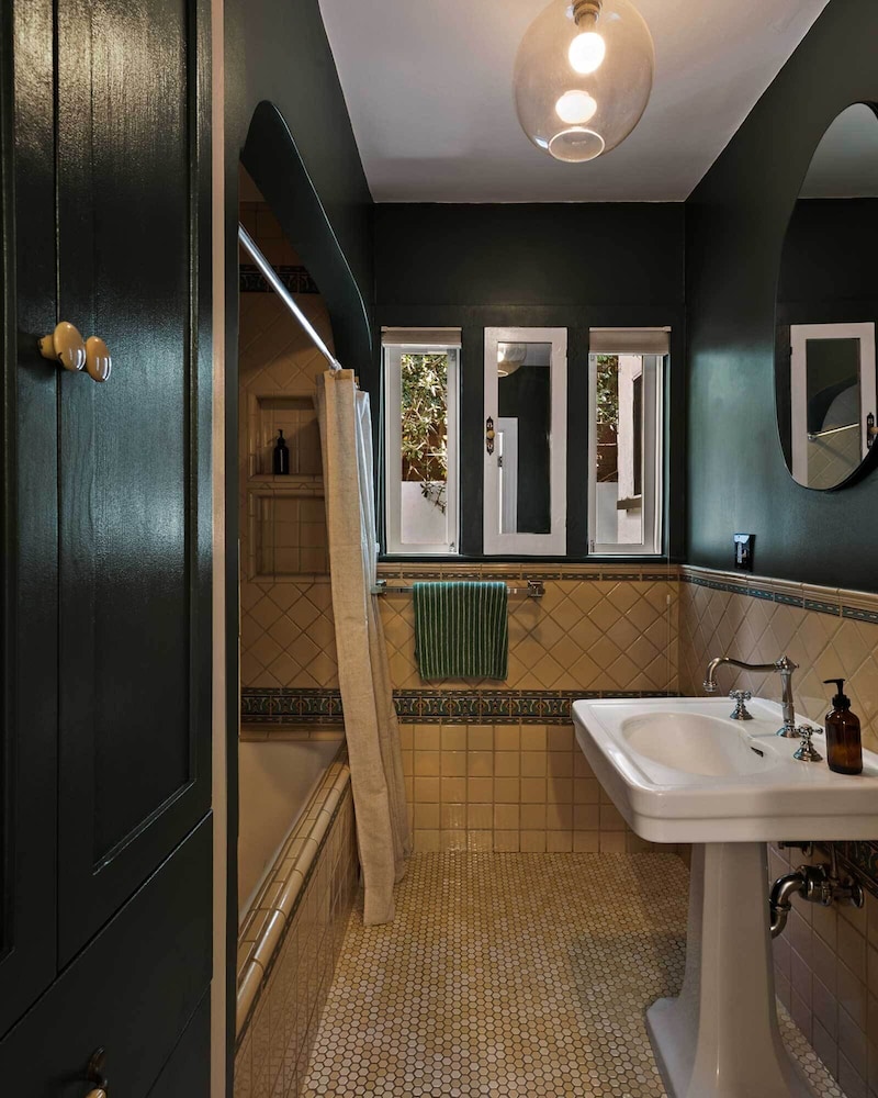 Hollywood Hideaway by Boutique