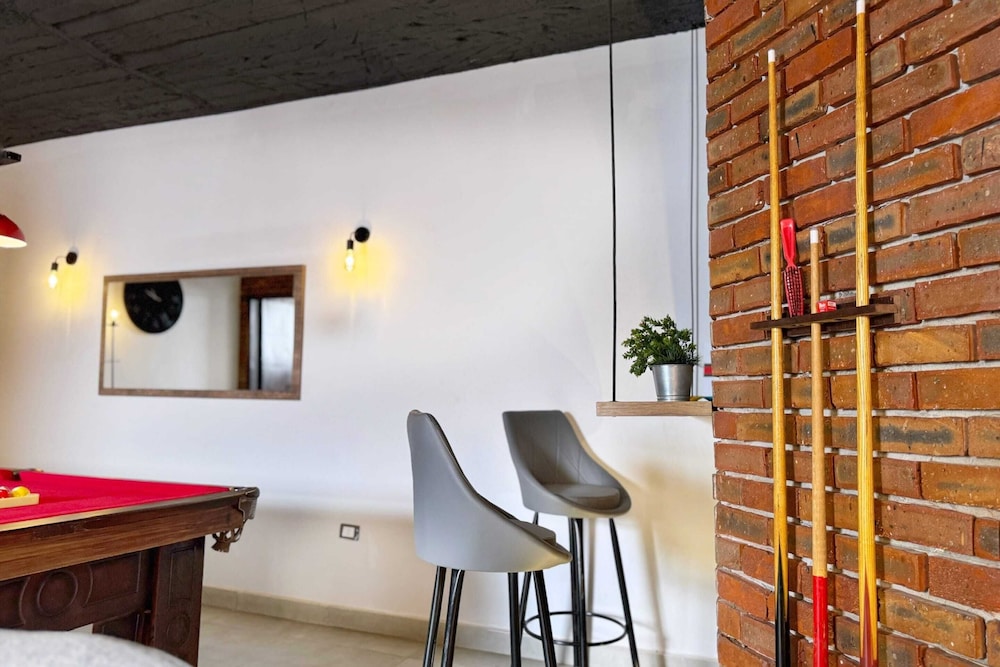 The Built-up 2 BDR Condo 15 min to CAI Airpt