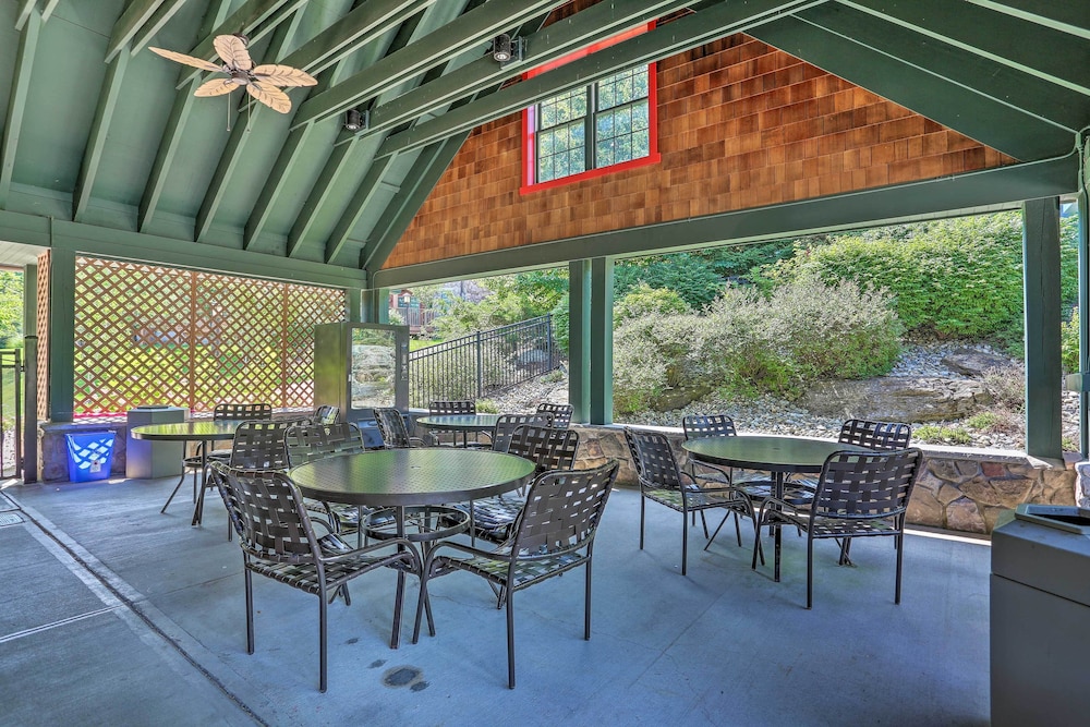 < 1 Mi to Mountain Creek Resort: Condo w/ Balcony
