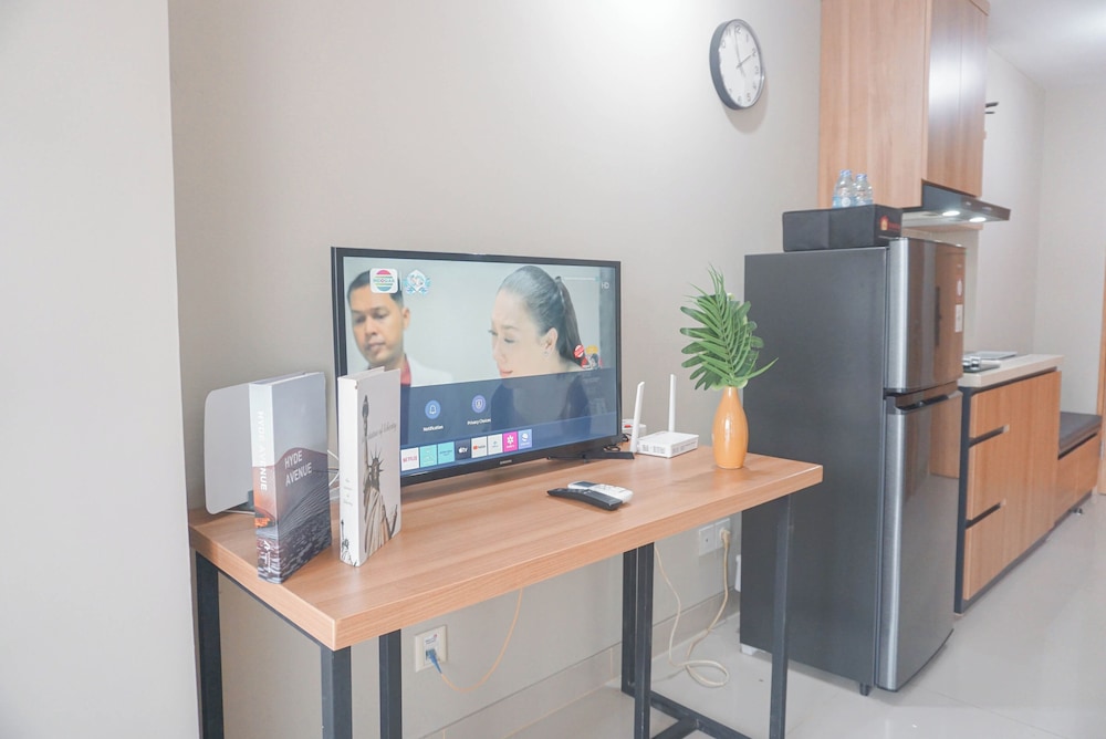 Comfortable Studio Room at LRT City Jatibening