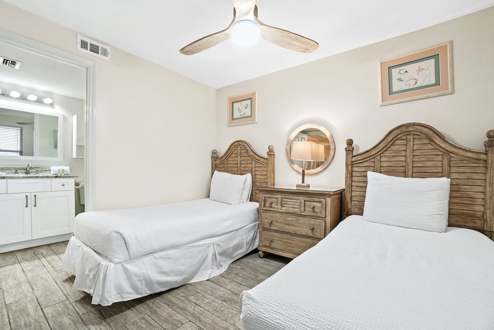 Pelican Beach Resort by Panhandle Getaways