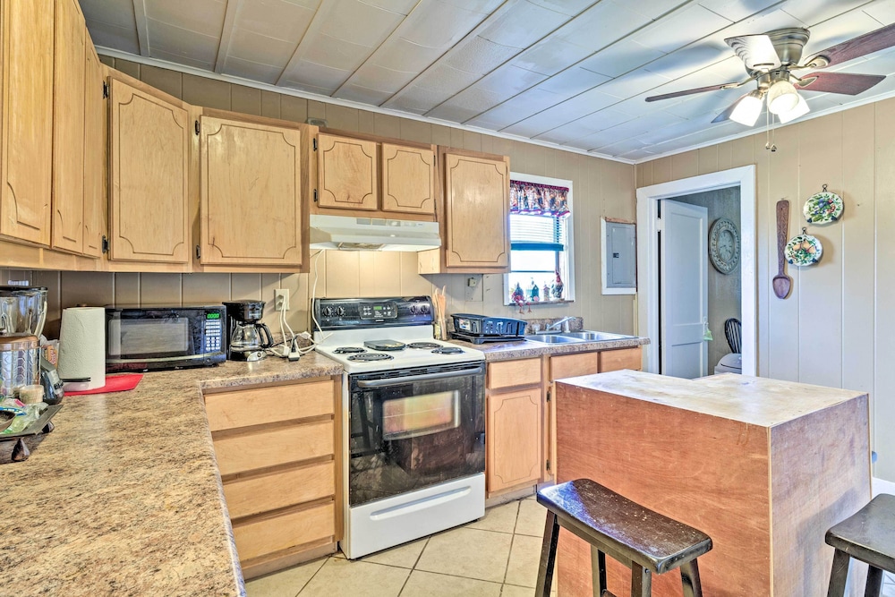 Oxford Vacations - Oxford Home on Private Land < 7 Mi to Dtwn! - Property Image 16