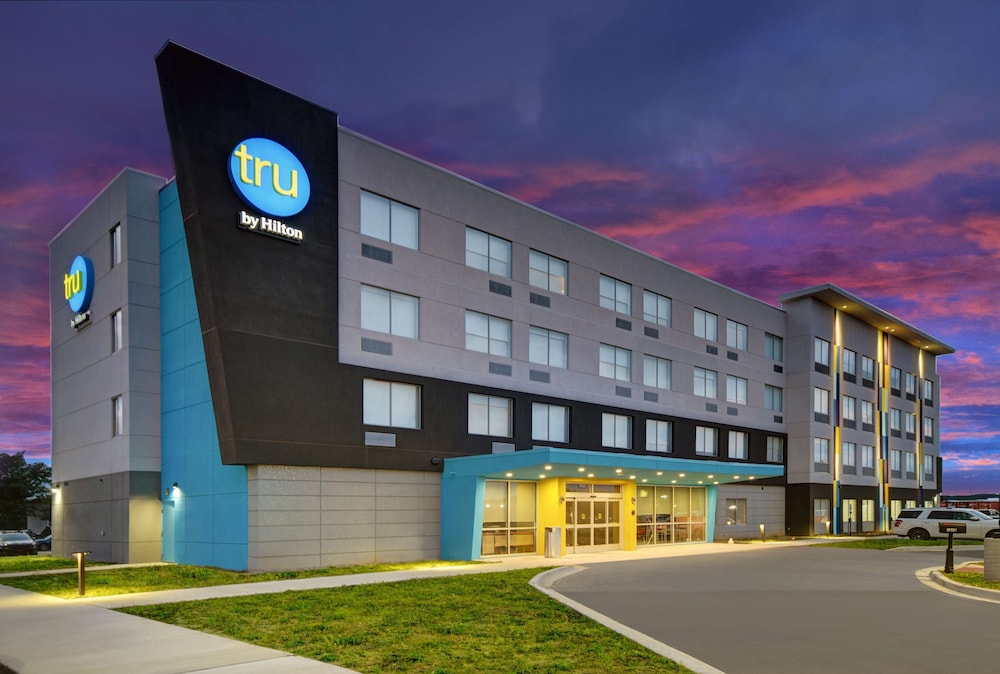 Gaylord Vacations - Tru By Hilton Gaylord, MI - Property Image 5