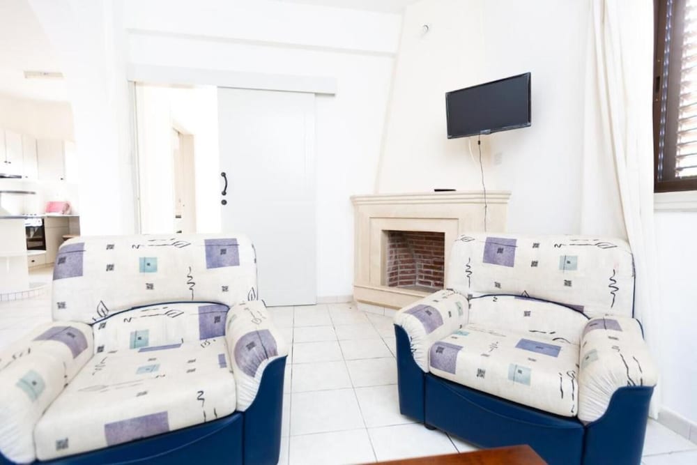 Stunning and Relaxing 3-bed House in Pomos view 2