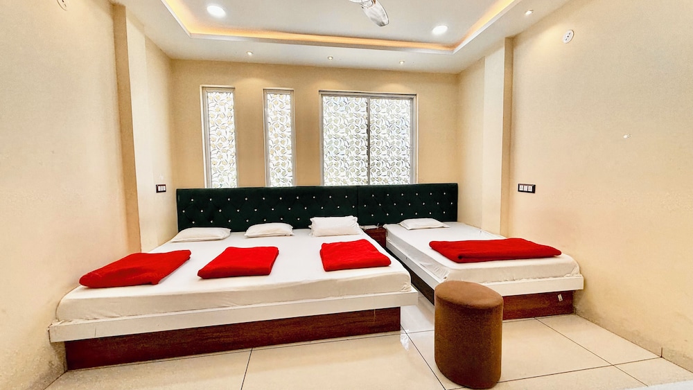 Hotel S C PALACE near Mahakal Temple
