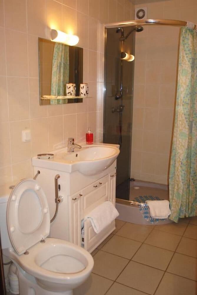 Photo 33