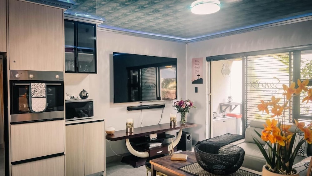 Luxurious Self-catering Apartment in Benoni With Private Entrance