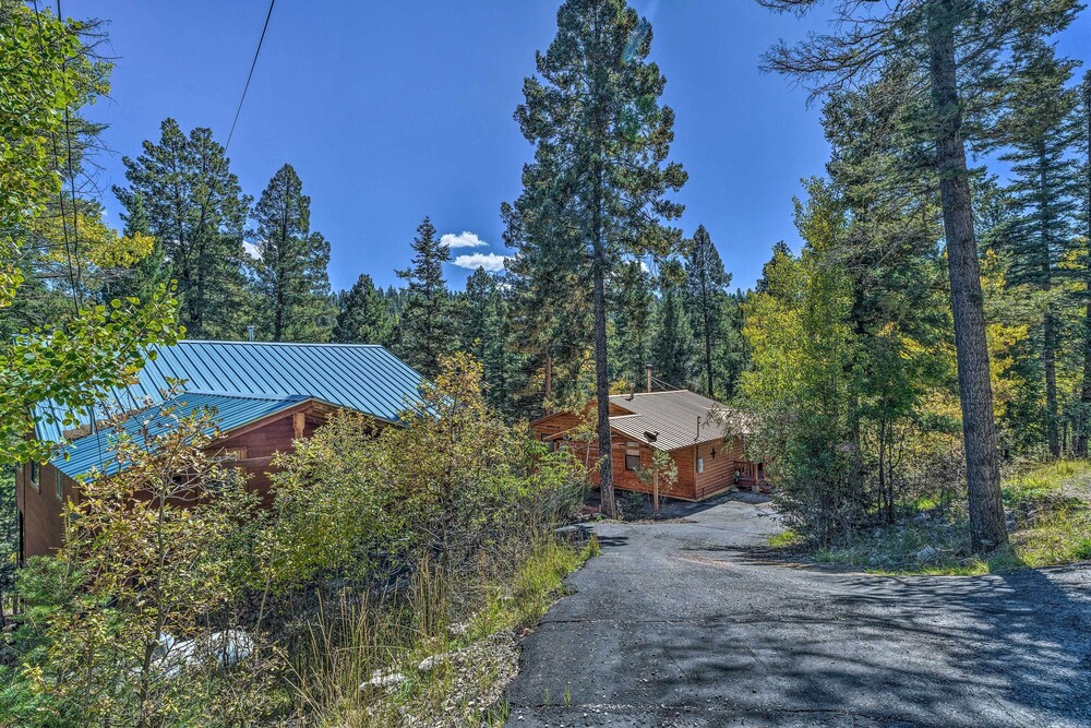 Cloudcroft Cabin w/ Deck < 2 Mi to Downtown! view 2