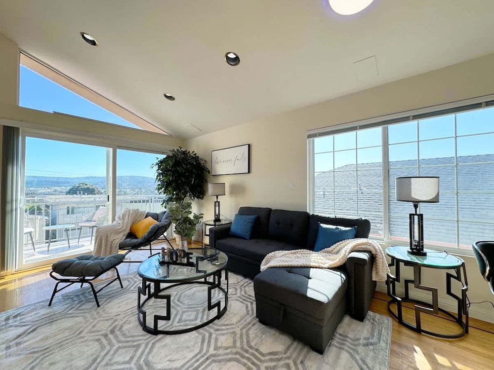 South SF Spacious Entire Unit With 3brs 3bth on 2F