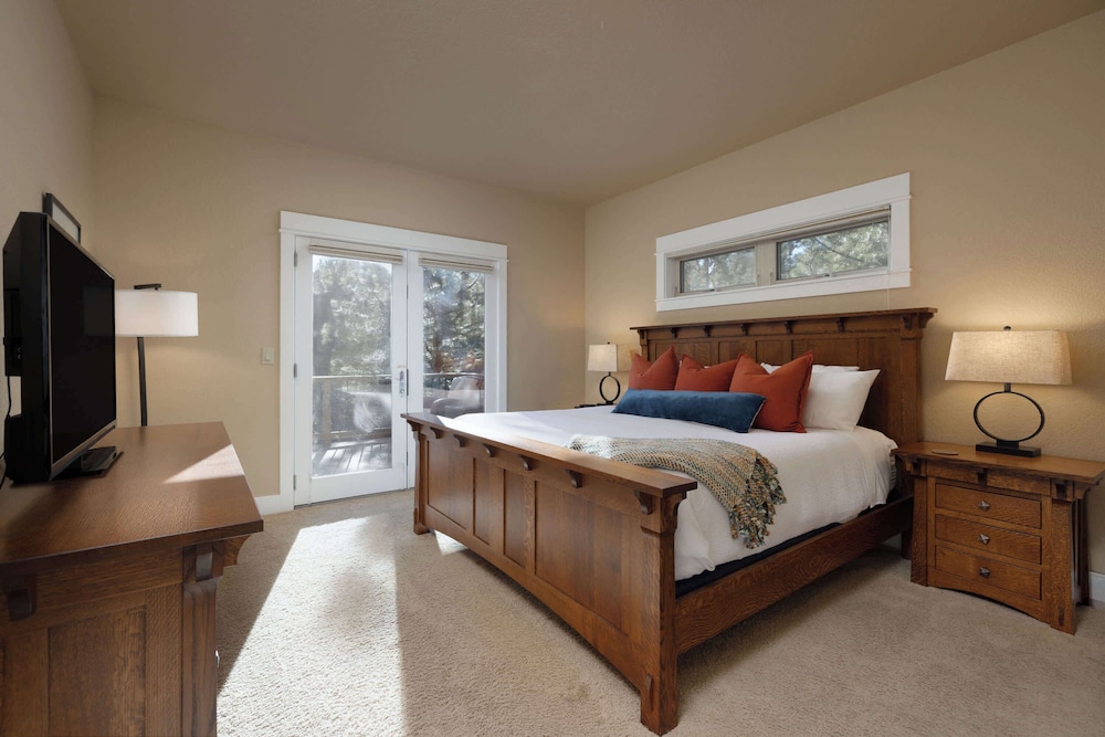 Big River Stately Stay for 8