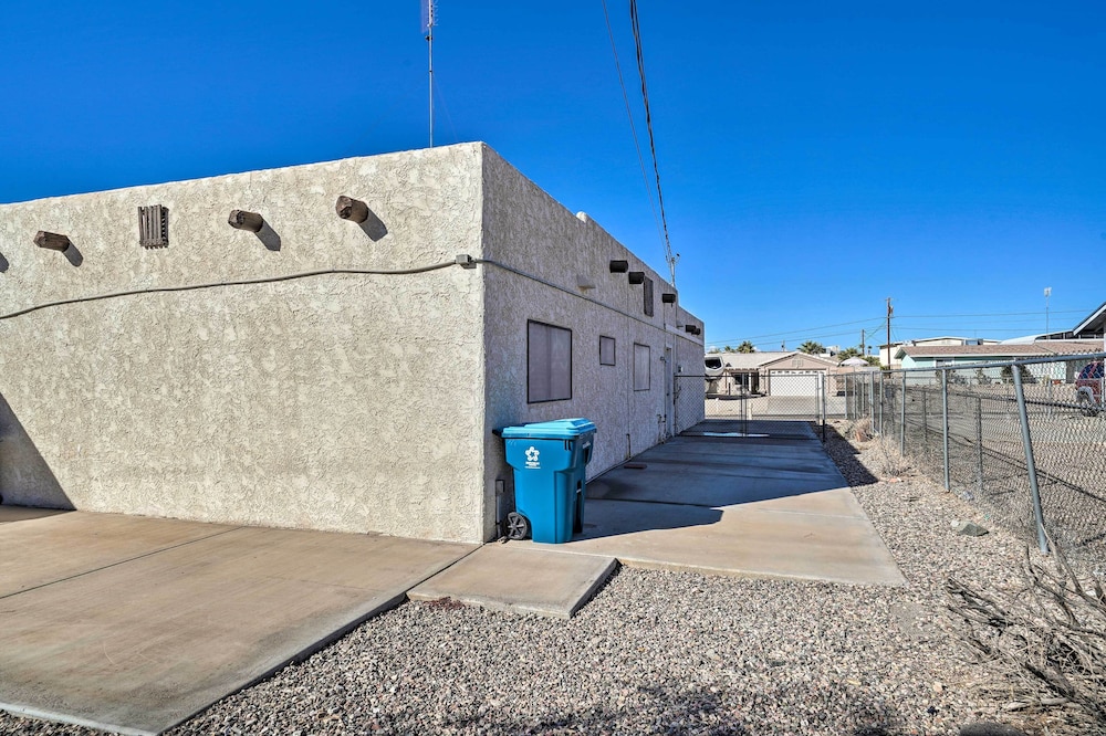 3 Mi to Lake Havasu: Home w/ Patio view 3