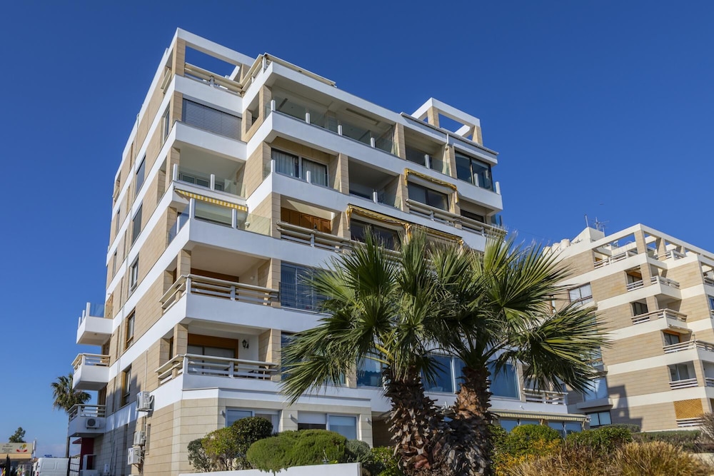 Mackenzie Castella Beachfront Suite