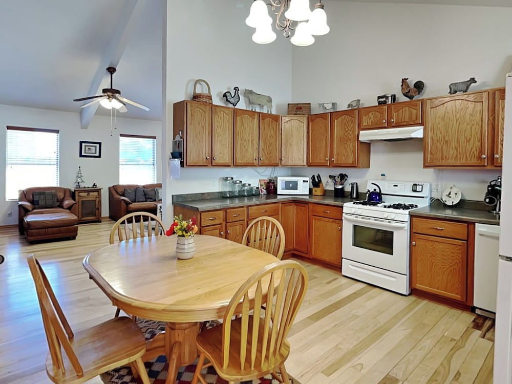 East Mountain View by Ruidoso Vacation Rentals