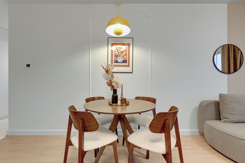 Doki Living - Foodhall & Parking by Downtown Apartments