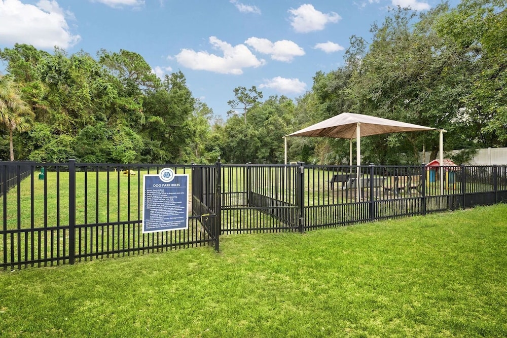 Landing Furnished Apartments near UNF