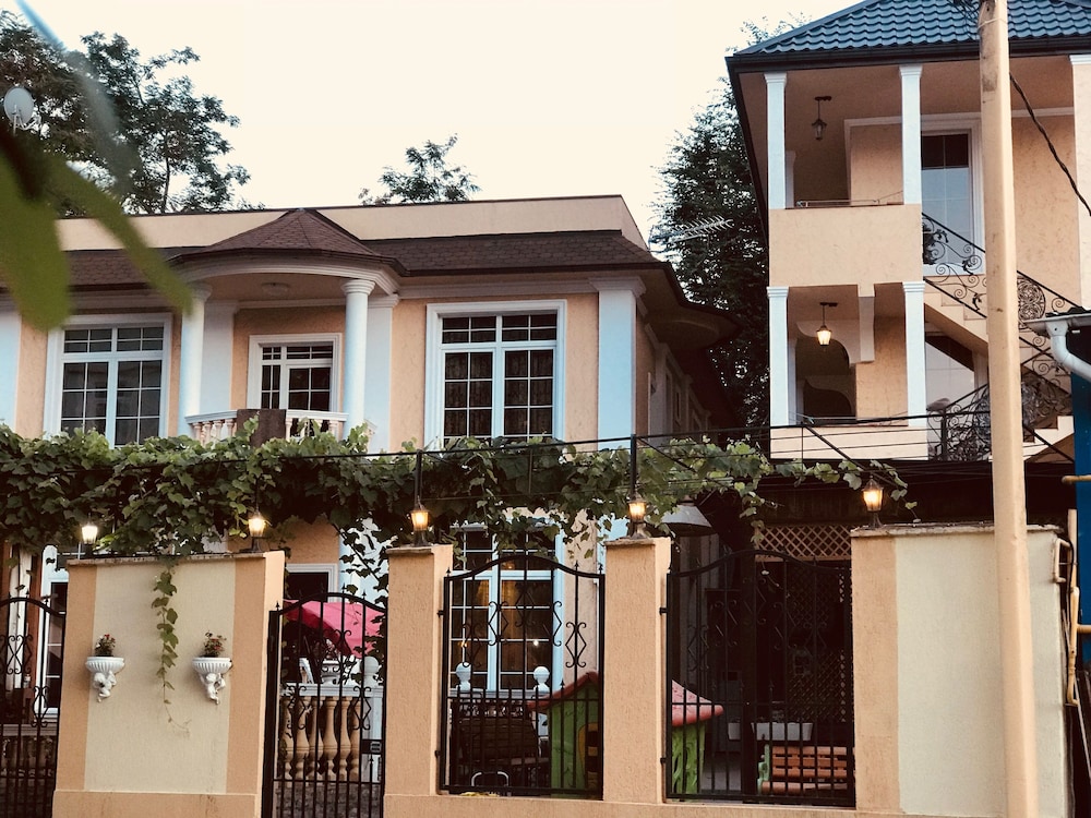 Tamriko Guest House