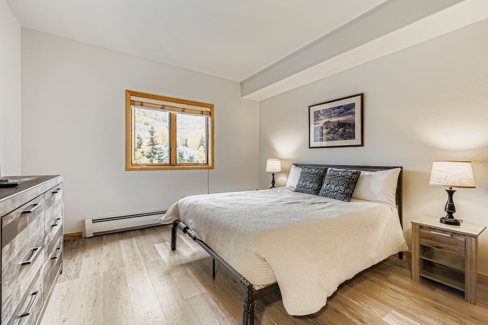 5094 Gateway 3 Bedroom Condo
