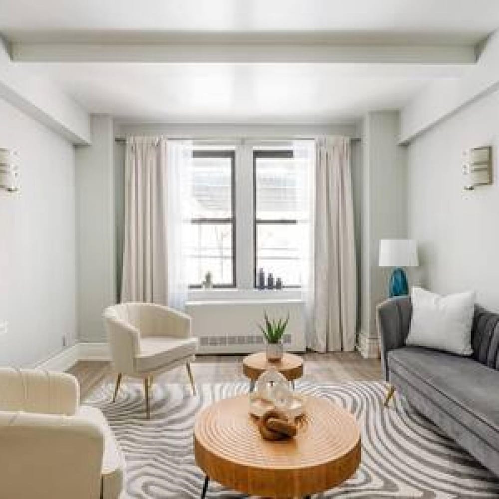 73-201 New 1BR 1bth UWS Doorman Gym