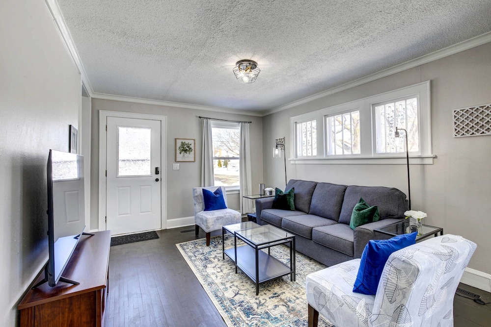 Rochester Vacation Rental ~ 1 Mi to Downtown view 2