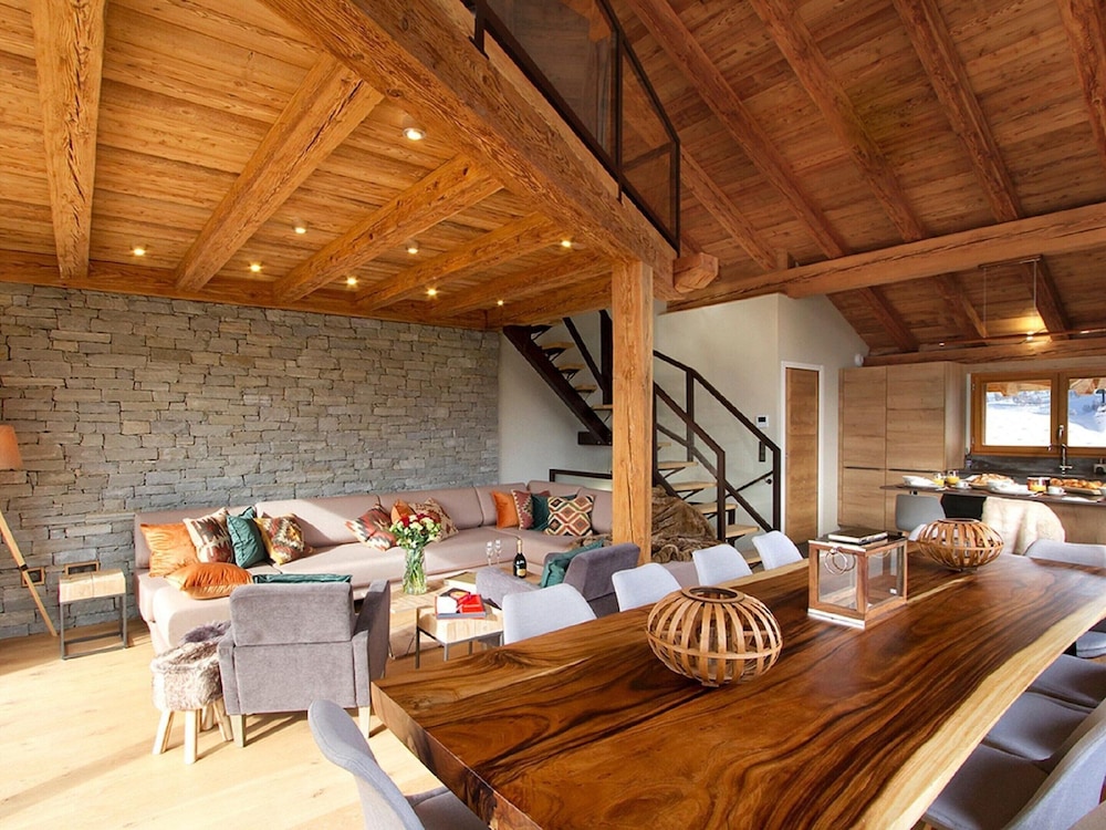 Chalet in Les Deux Alpes With Hot Tub