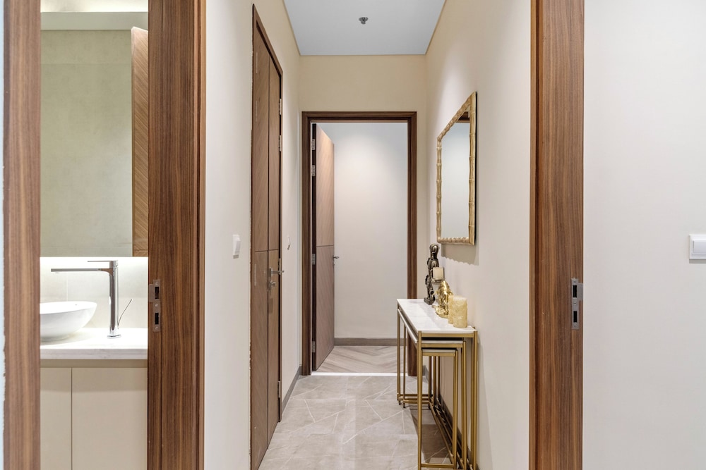 Brand New Stylish Unit near Circle Mall