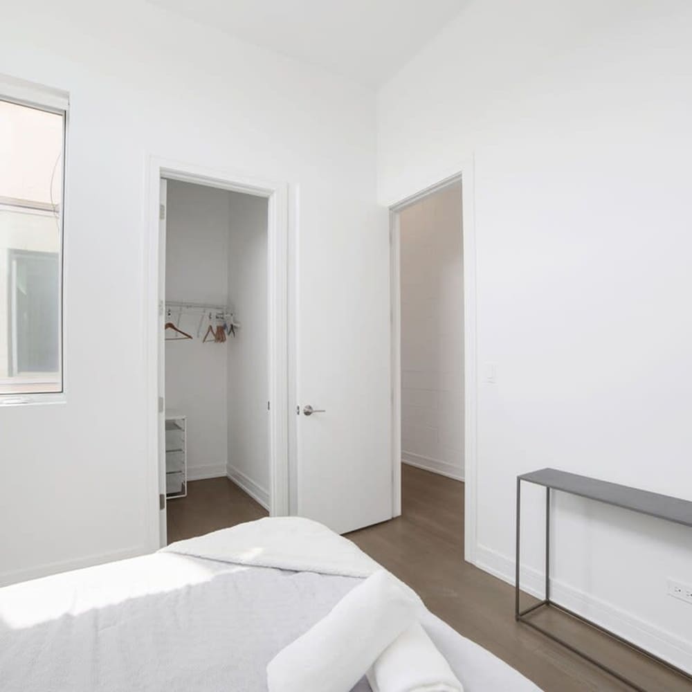 4-bedroom Penthouse w 2 Large Balconies Rooftop