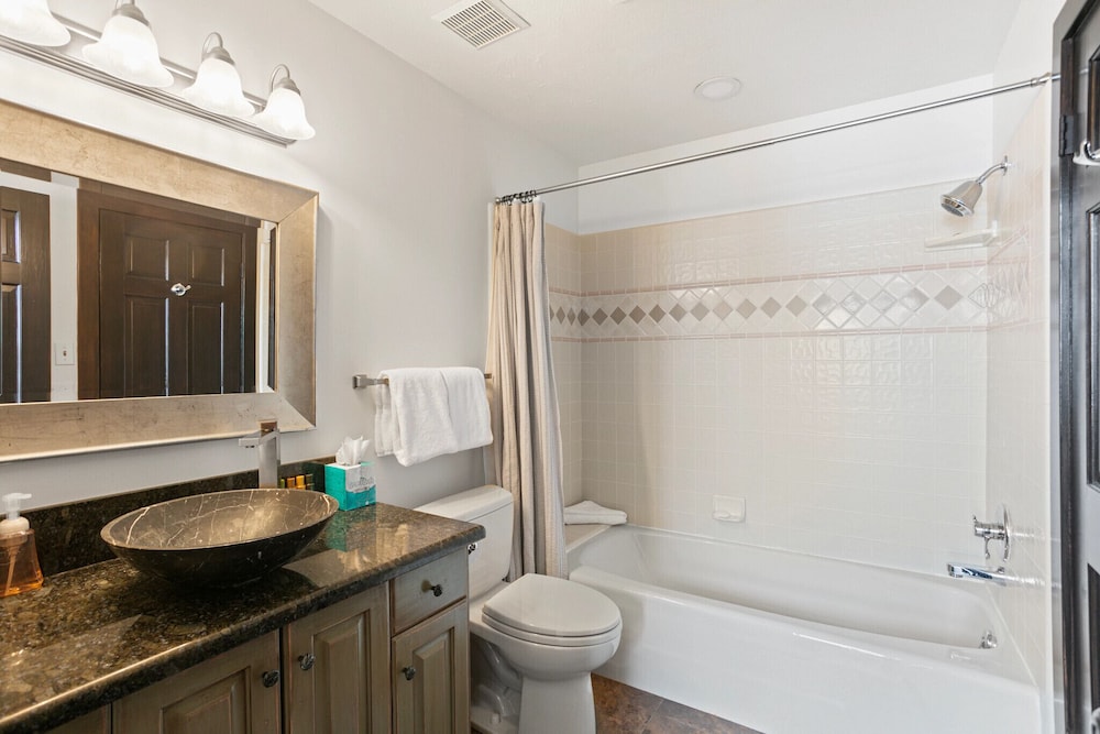 2430 Queen Esther Dr - 5 Bedroom Home with Spa 5 Home