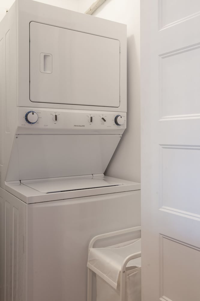 LMVR - LuxApt 3 - 7 bedrooms 2 bathrooms