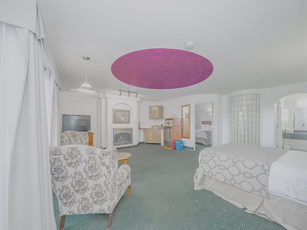 Hinton Vacations - Baymont by Wyndham Hinton - Property Image 4