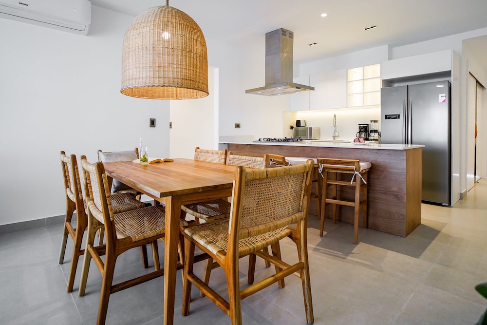 Luxury 3 Bedroom Apartment at the Beach