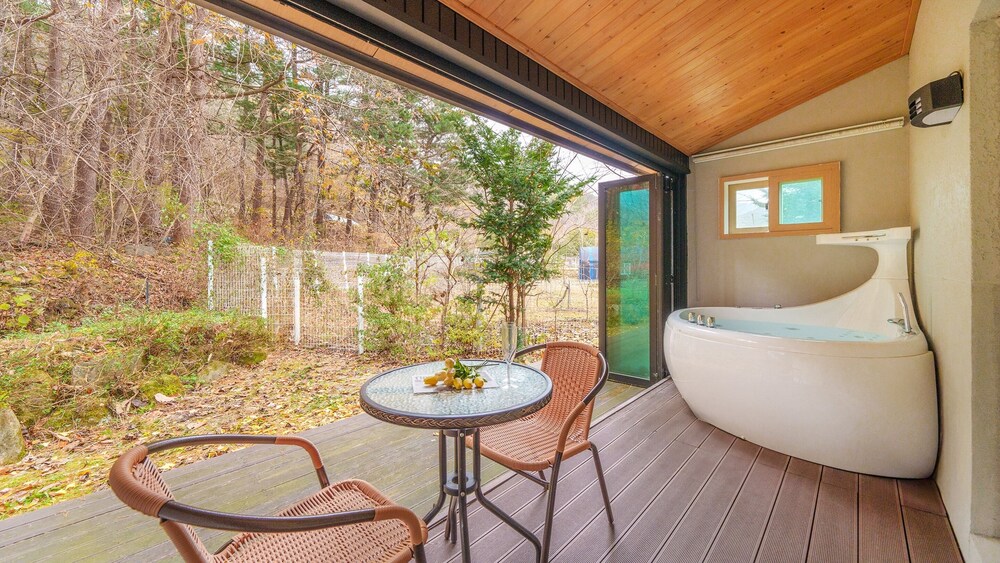 Gapyeong Sanchaek Glamping Pension