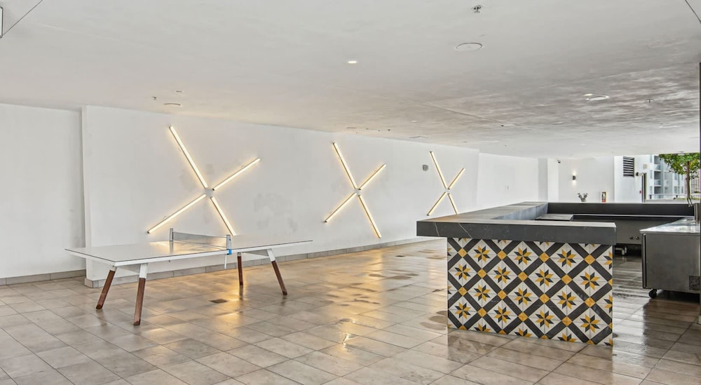 CBD Luxepad Penthouse Studio 1 King Bed Gorgeous Bay Views Pool Hottub Gym Restaurants
