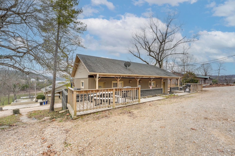 Hike, Boat, Fish & More: Table Rock Lake Cottage