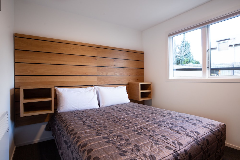 Sydney Street Apartments view 2
