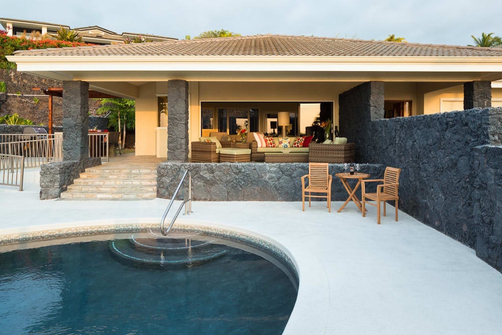 Gated Keauhou Residences w Ocean Views Pool