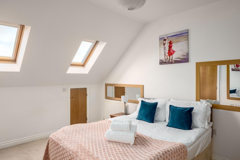 Superb 3-bed House With Parking Garden in London