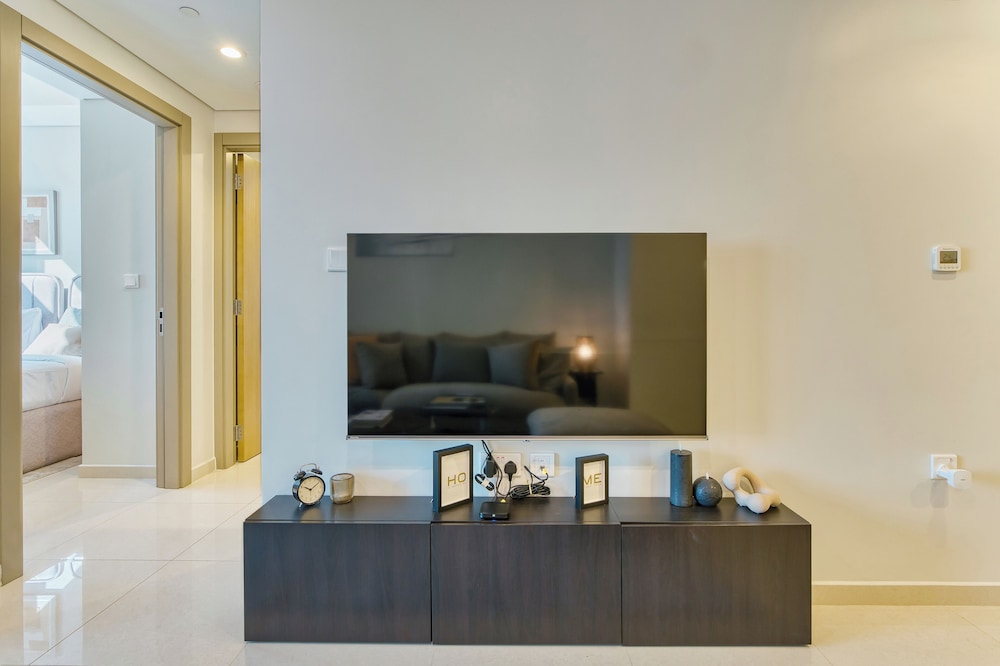 PVH - Contemporary 2BR - Aykon Tower C