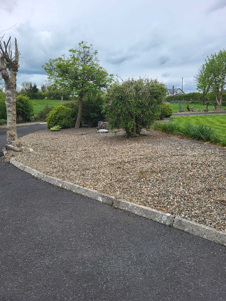 Ennis Vacations - Charming 1-bed Apartment in Barefield - Property Image 2