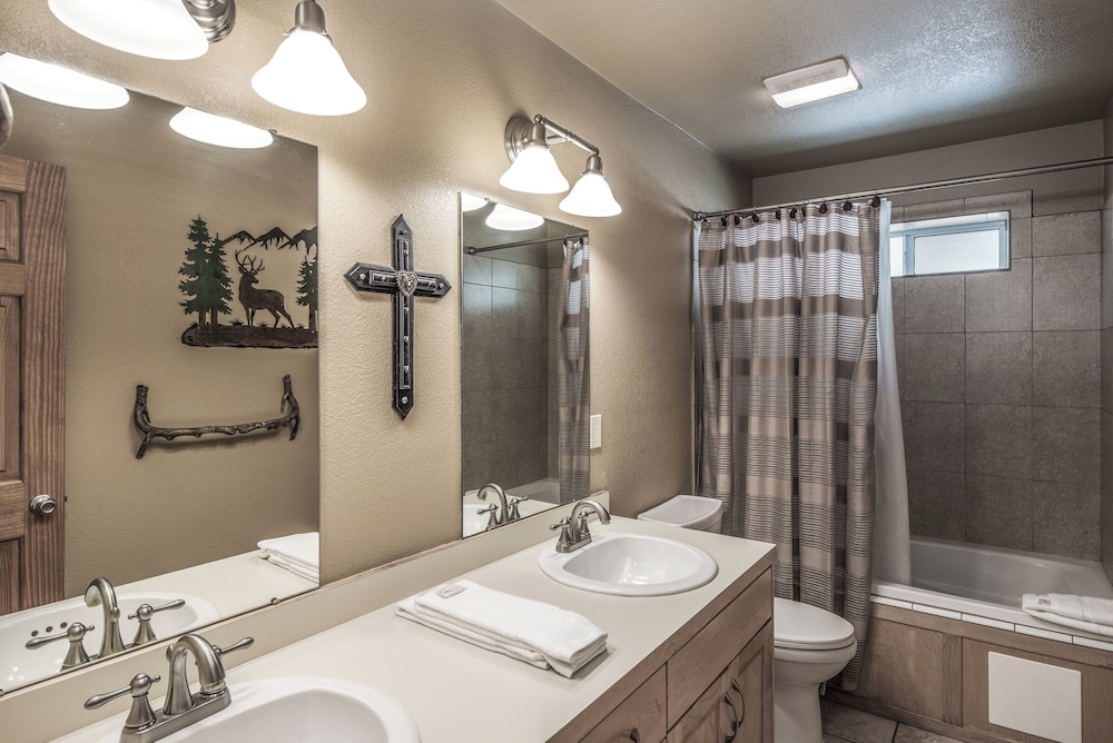 Double Elk Lodge by Ruidoso Vacation Rentals