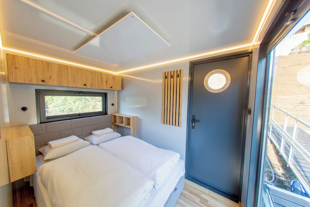 Prague Bay Houseboats