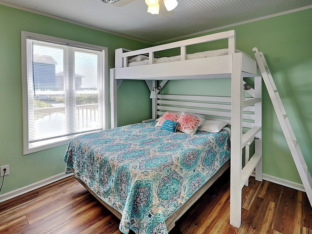 Bella Beach House by Topsail Realty
