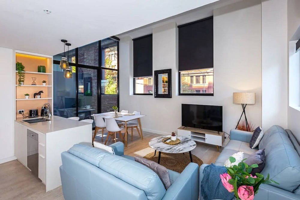 Unwind Bond Quarter Apartment 106