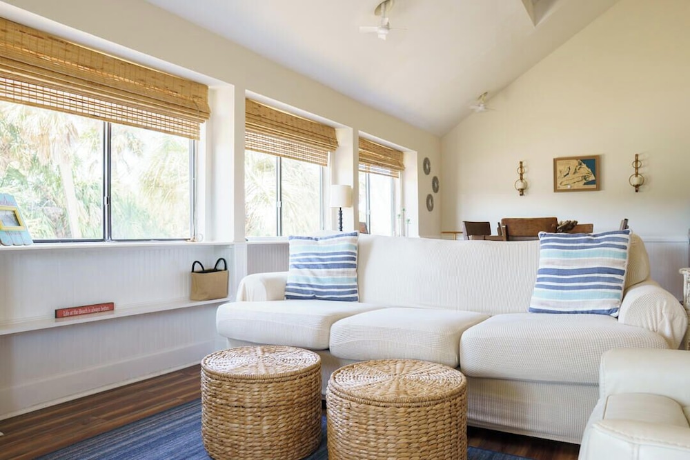 Charming 3-bed, 2-bath Home With Wonderful Views of the Golf Course
