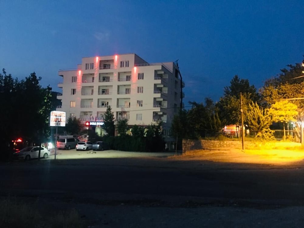 Hole Hotel