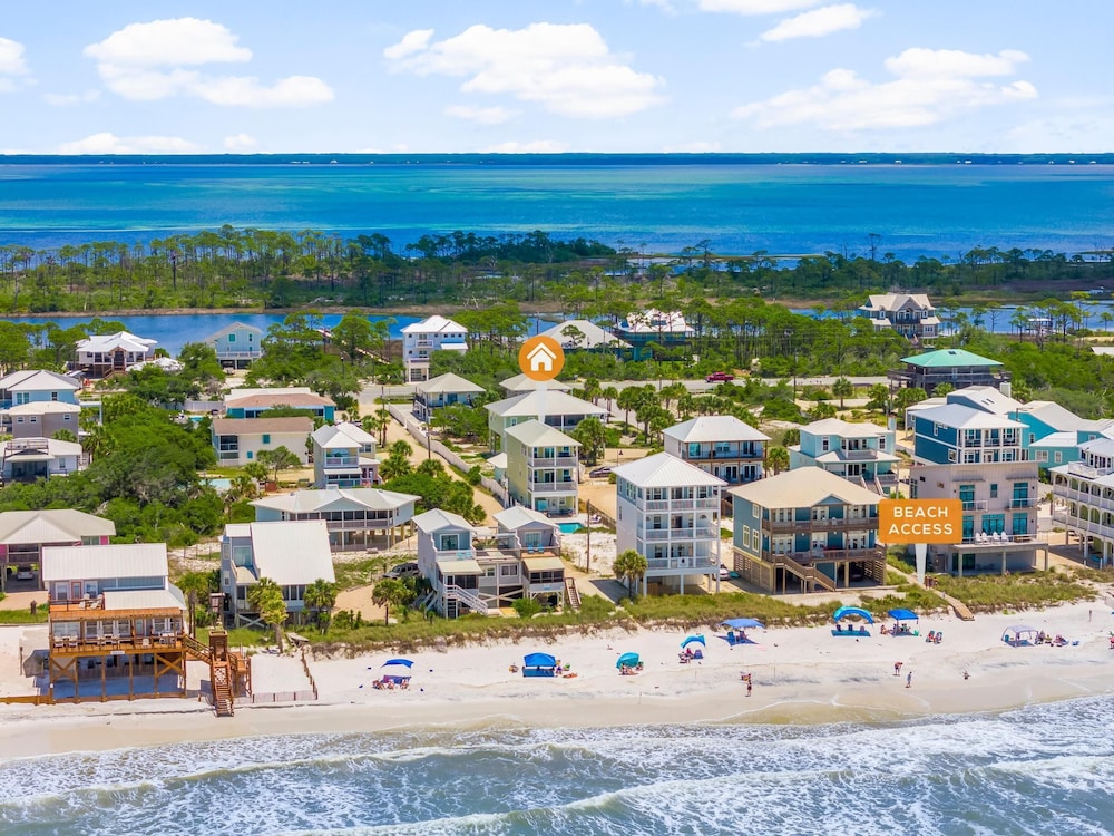 Pet Friendly Beach House - Beach Hop