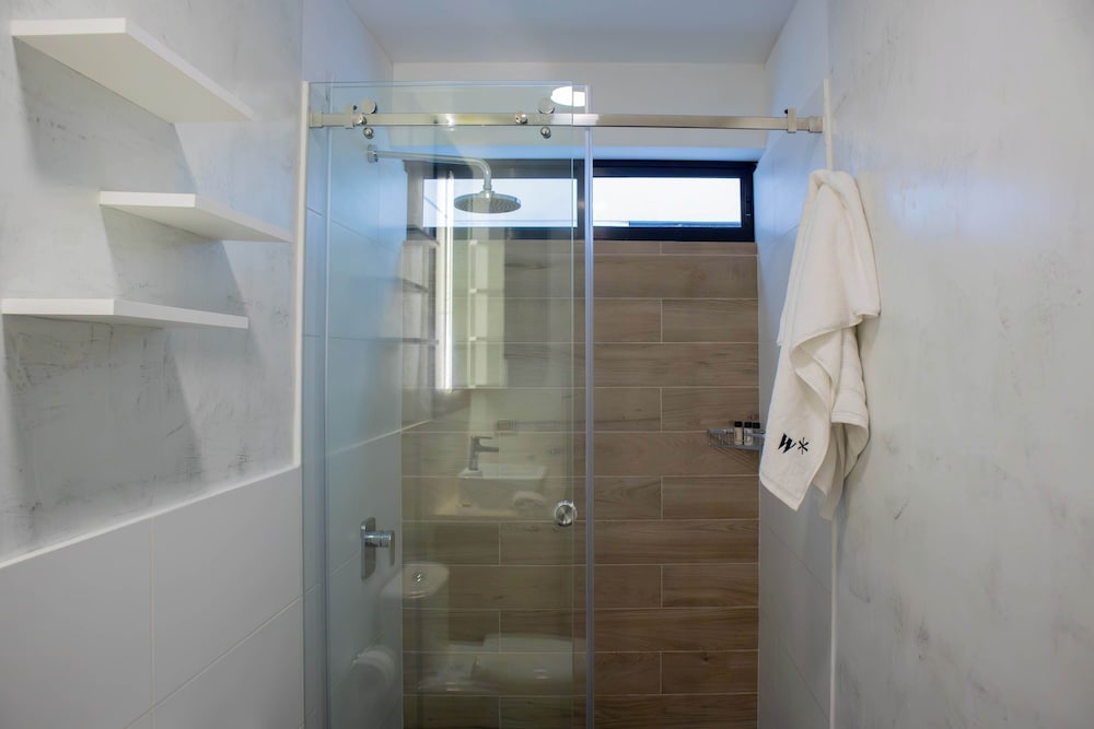 w Flawless 3BR w Balcony in Miraflores