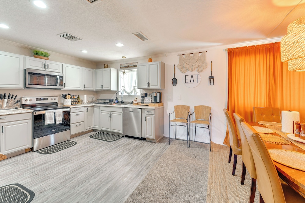 Spacious Bullhead Villa Retreat w/ Mountain Views view 4
