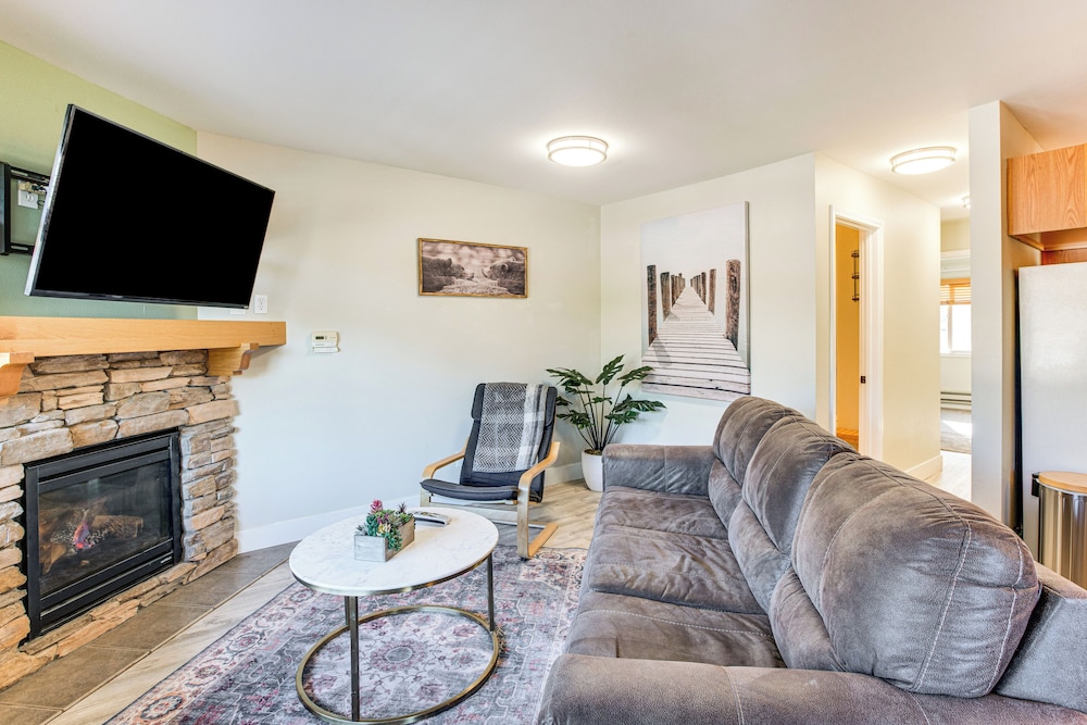 1 Mi to Stagecoach Chairlift: Stateline Condo