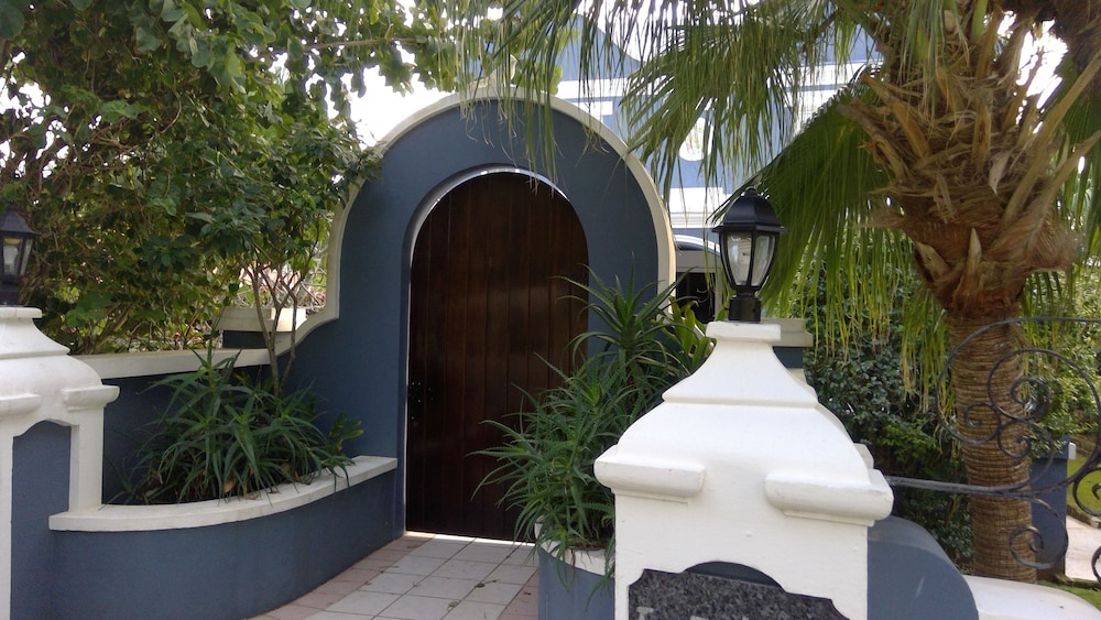 Bermuda Villa Guest House view 4